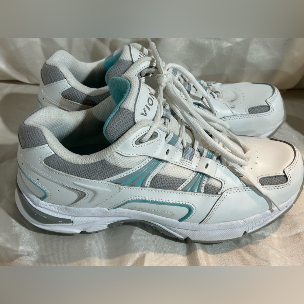 Vionic 8.5 Women's Classic Walking Shoes W/Arch Support-Barely Used!